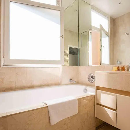 Veeve - Artful Elegance Apartment Paris